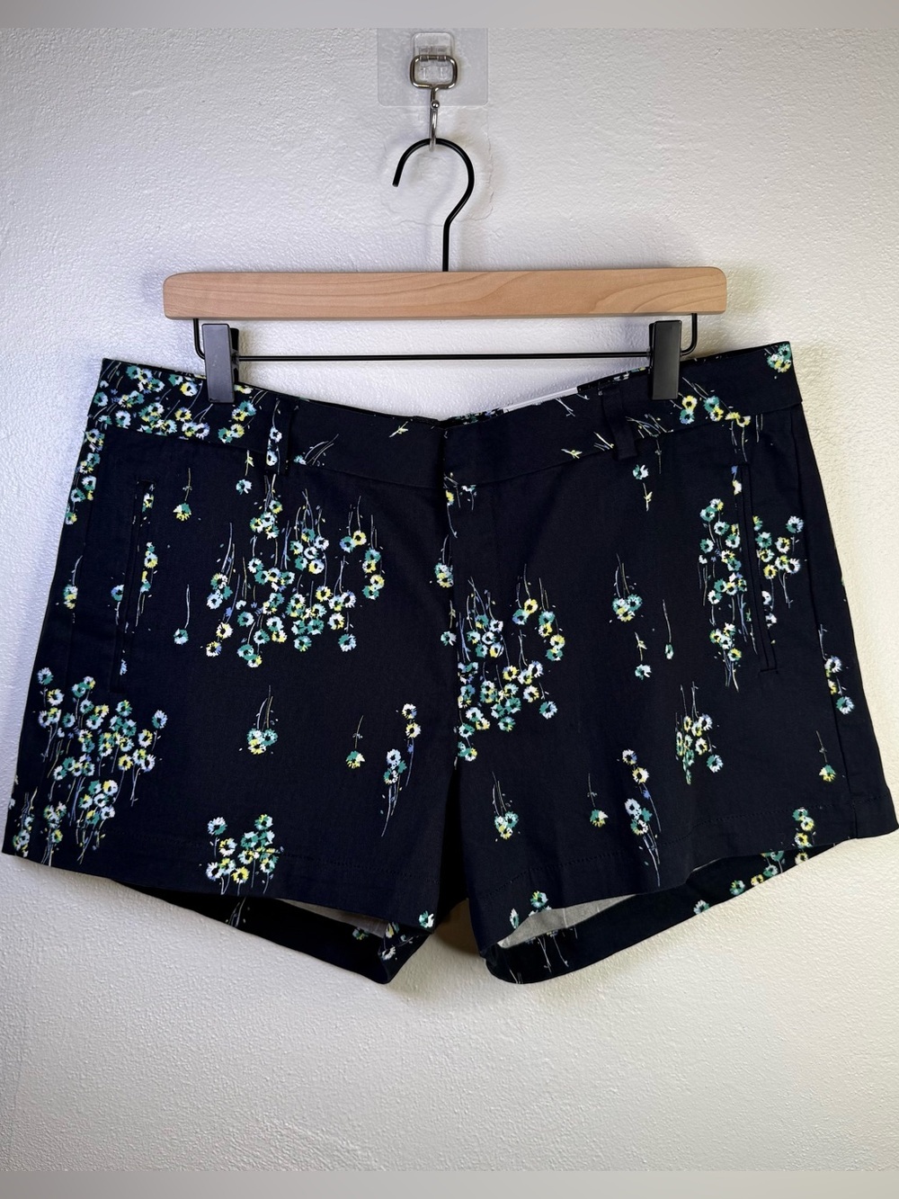 a.n.a. Whimsy Floral Print Twill Cotton Shorts Women's Size 14 Boho Feminine